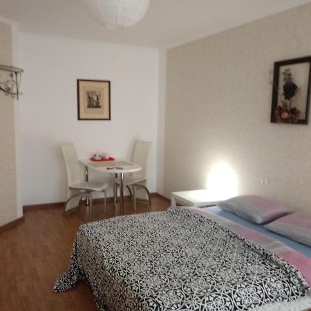 Apartment On Akademika Sakharova Ивано-Франкивск Екстериор снимка
